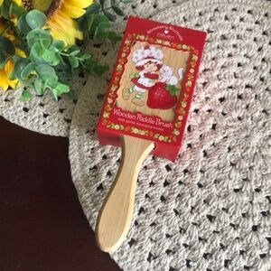 Strawberry Shortcake Wooden Paddle Brush